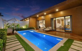 The Claremont Luxury Villas